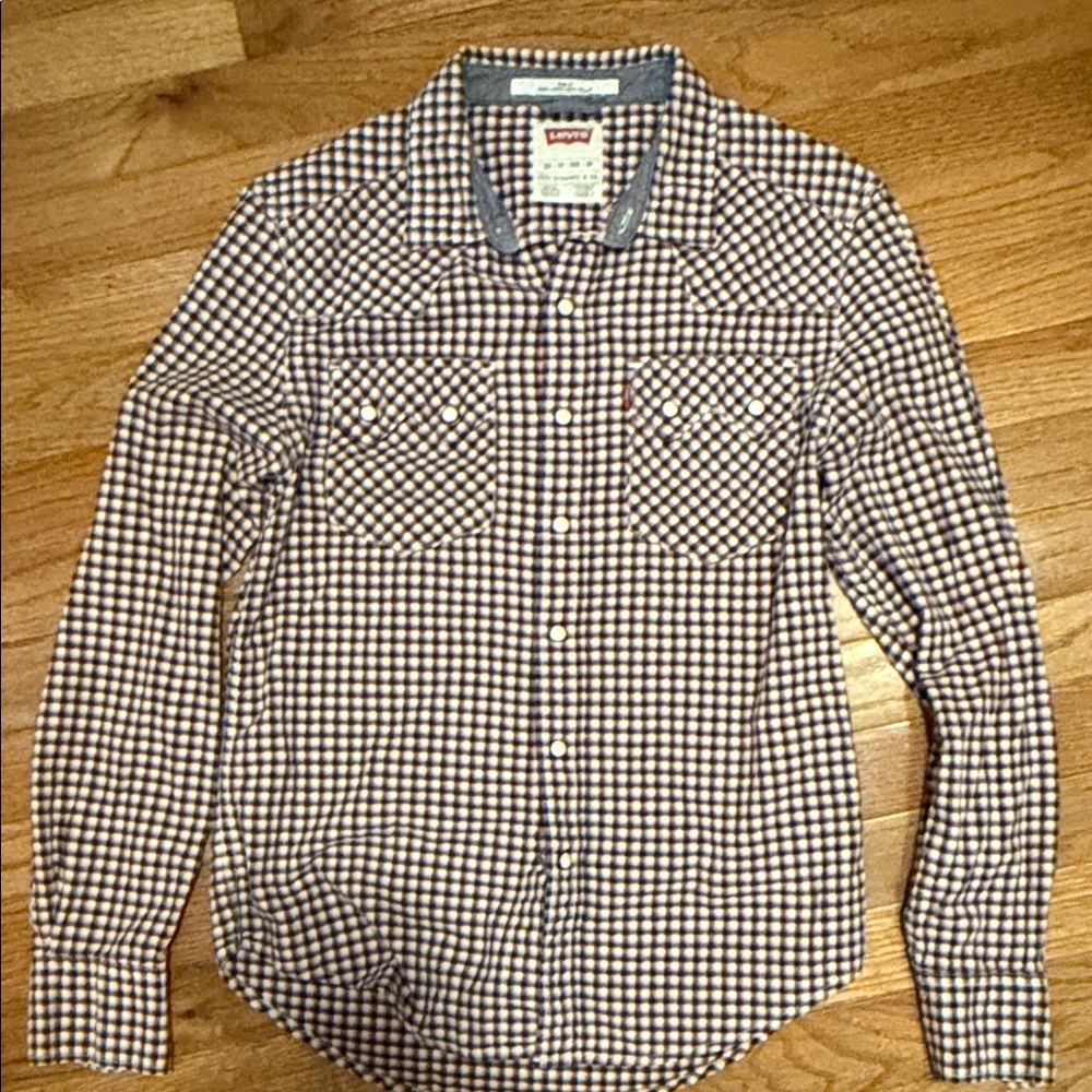 Levi's Men's Long-Sleeve Button-Down Shirt in Navy and White Gingham